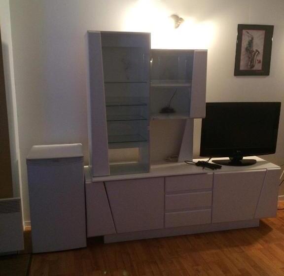 Семейный Номер, Motel Christine