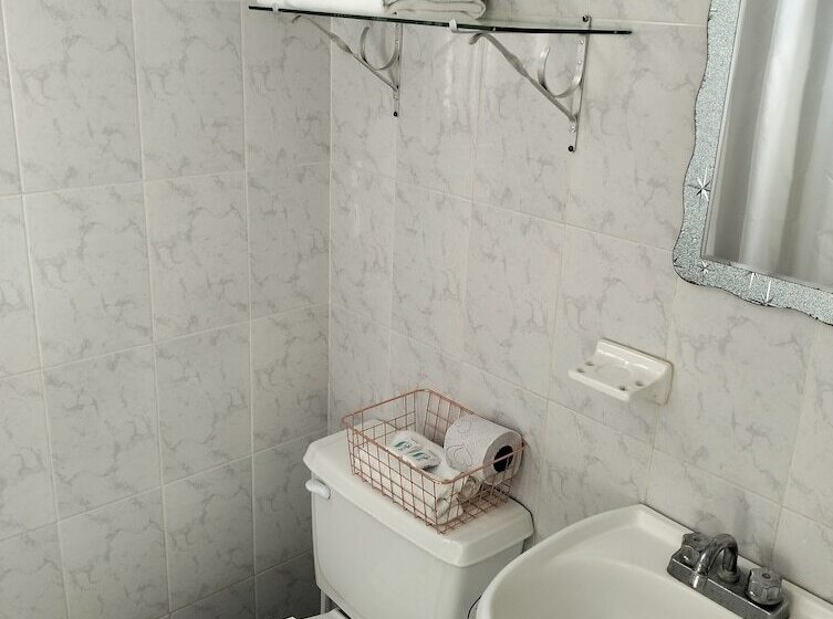 غرفة عائلية, La Casa Del Turix