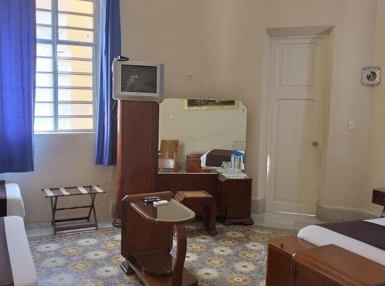 غرفة عائلية, La Casa Del Turix