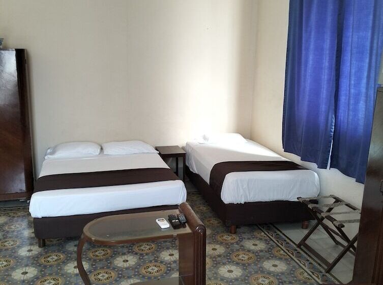 غرفة عائلية, La Casa Del Turix