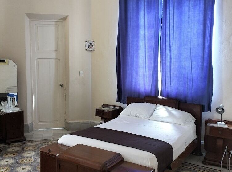 غرفة عائلية, La Casa Del Turix