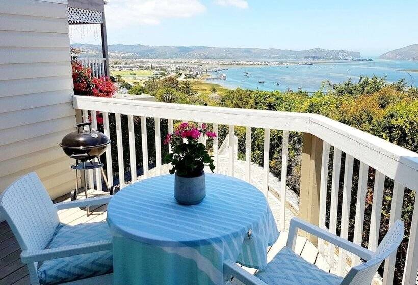 سوییت لوکس, Azure House