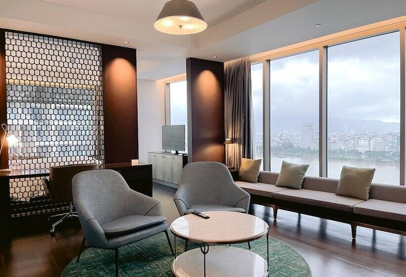سوئیت با چشمانداز رودخانه, Hilton Da Nang