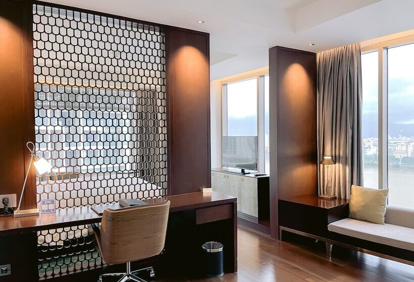 سوئیت با چشمانداز رودخانه, Hilton Da Nang