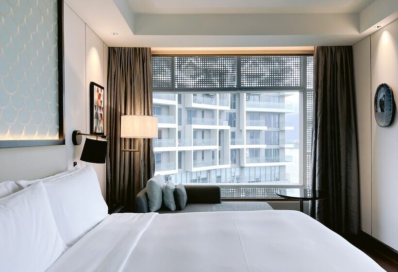 سوئیت با چشم‌انداز رودخانه, Hilton Da Nang