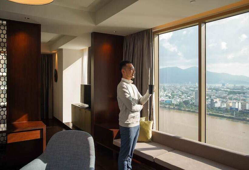 سوییت با چشم‌انداز دریا, Hilton Da Nang