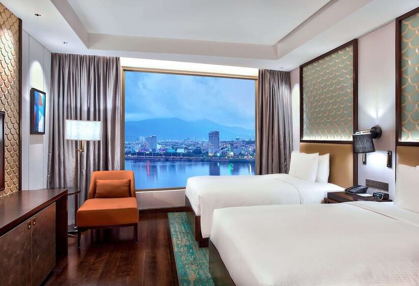 اتاق استاندارد با چشمانداز رودخانه, Hilton Da Nang