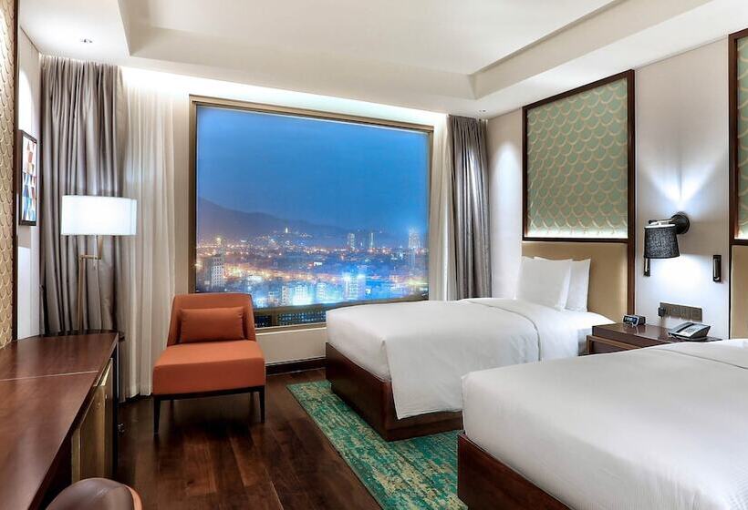 اتاق استاندارد با چشم‌انداز رودخانه, Hilton Da Nang