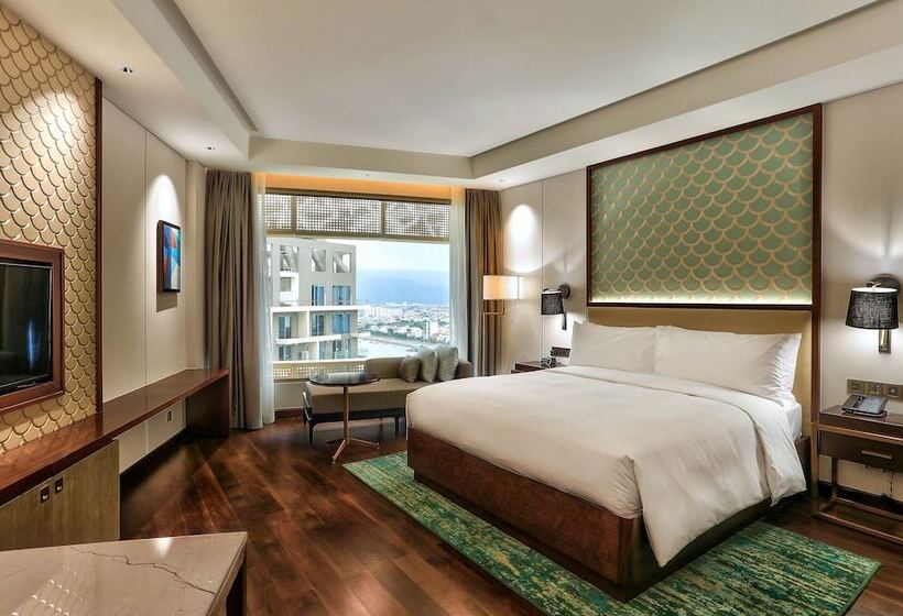 اتاق استاندارد با چشمانداز رودخانه, Hilton Da Nang