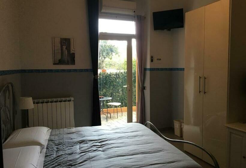 スタンダードルーム, Le Divine Reception Via Xxv Aprile 5