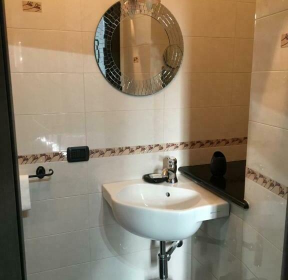 スタンダードルーム, Le Divine Reception Via Xxv Aprile 5