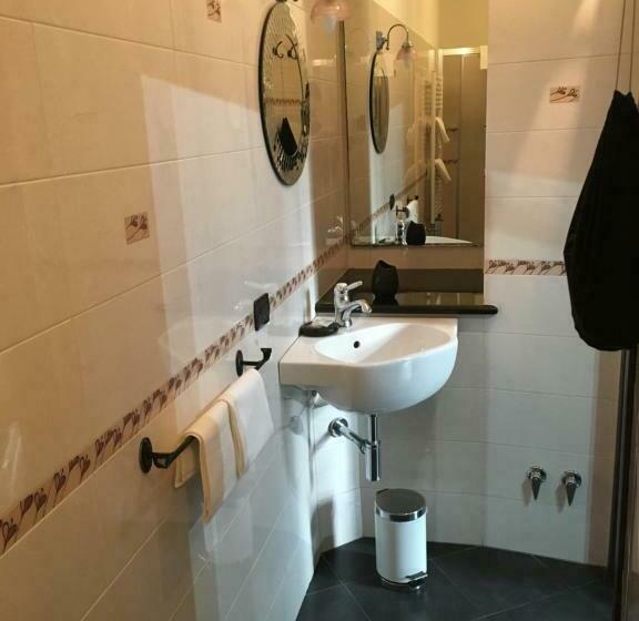 スタンダードルーム, Le Divine Reception Via Xxv Aprile 5