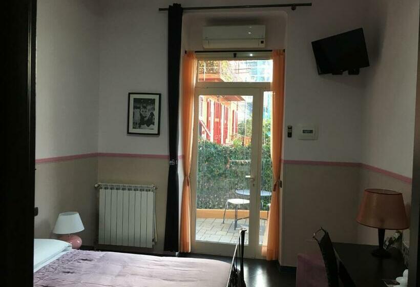 スタンダードルーム, Le Divine Reception Via Xxv Aprile 5