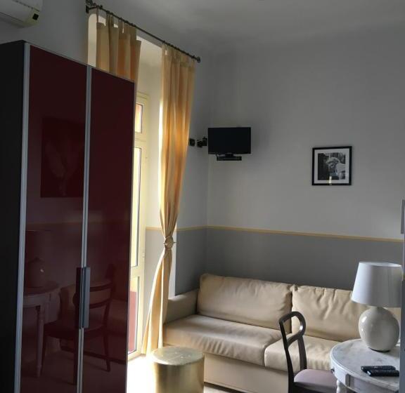 スタンダードトリプルルーム, Le Divine Reception Via Xxv Aprile 5