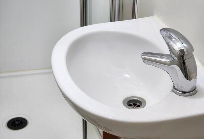 ルームシェアのワンベッド, Newton Lodge Auckland