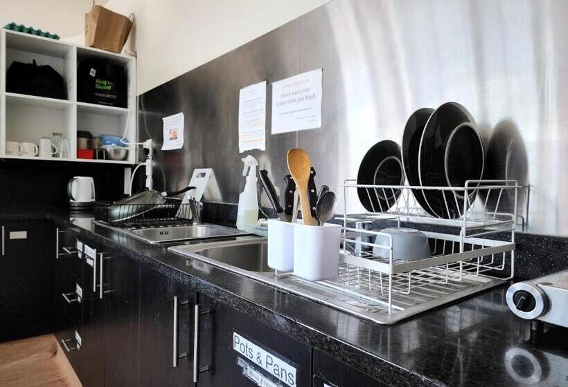 ルームシェアのワンベッド, Newton Lodge Auckland