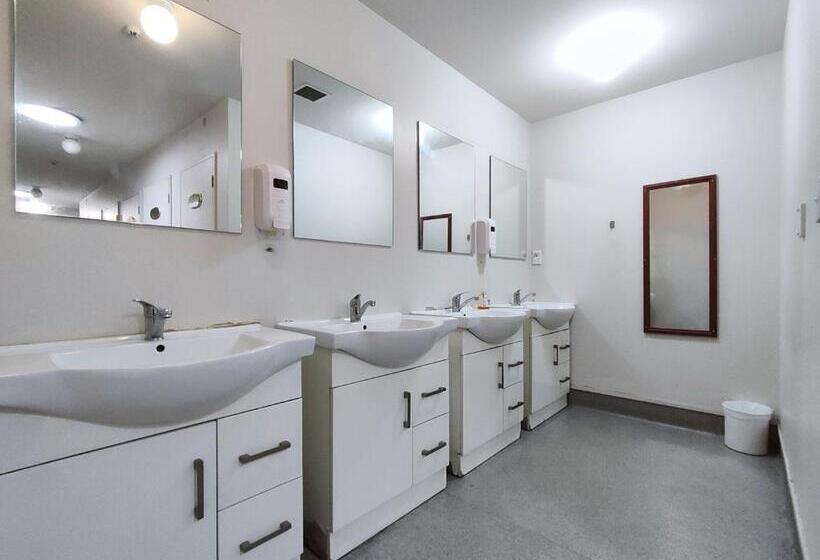 تختخواب در اتاق مشترک, Newton Lodge Auckland