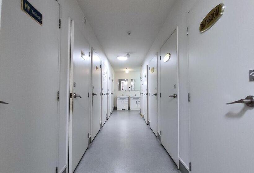 ルームシェアのワンベッド, Newton Lodge Auckland