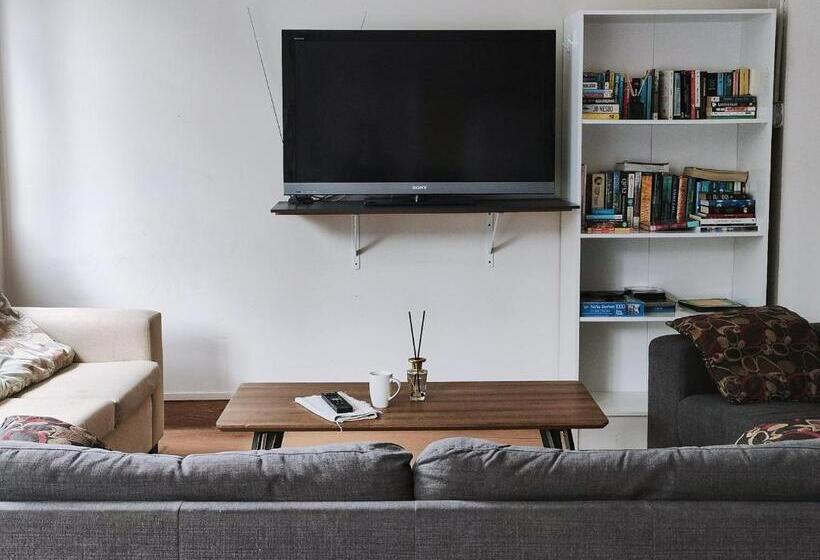 ルームシェアのワンベッド, Newton Lodge Auckland