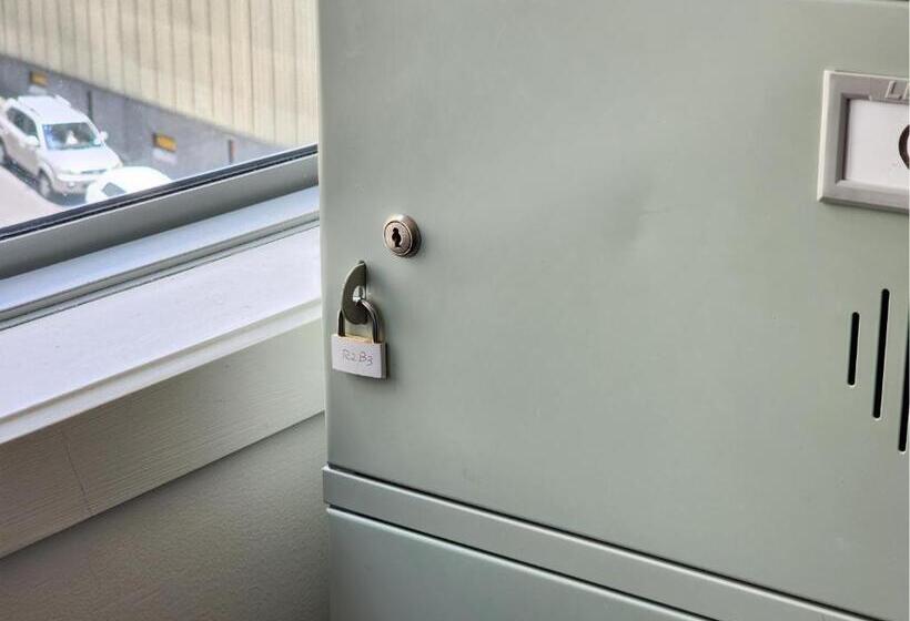 ルームシェアのワンベッド, Newton Lodge Auckland