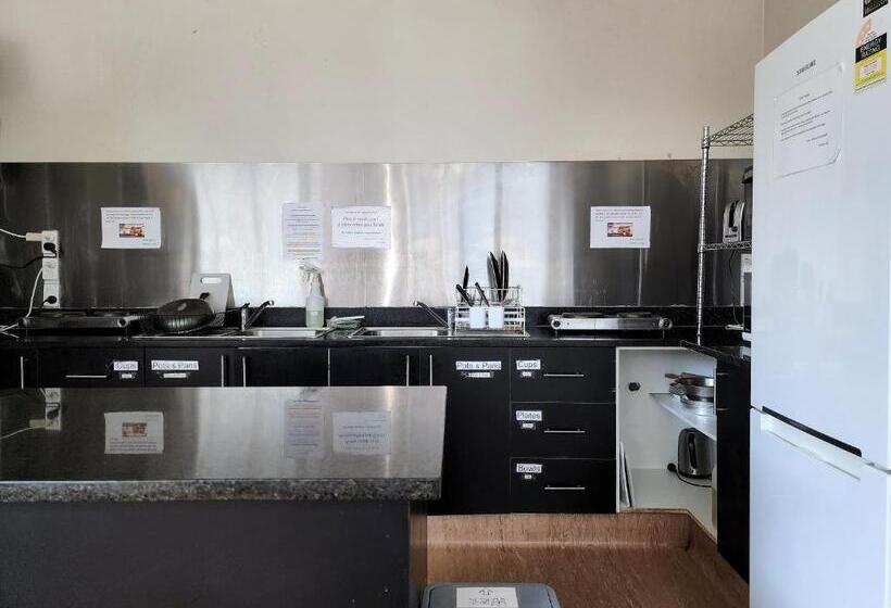 スタンダードルーム、2段ベッド共用バスルーム, Newton Lodge Auckland