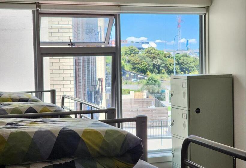 ルームシェアのワンベッド, Newton Lodge Auckland