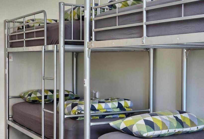 ルームシェアのワンベッド, Newton Lodge Auckland