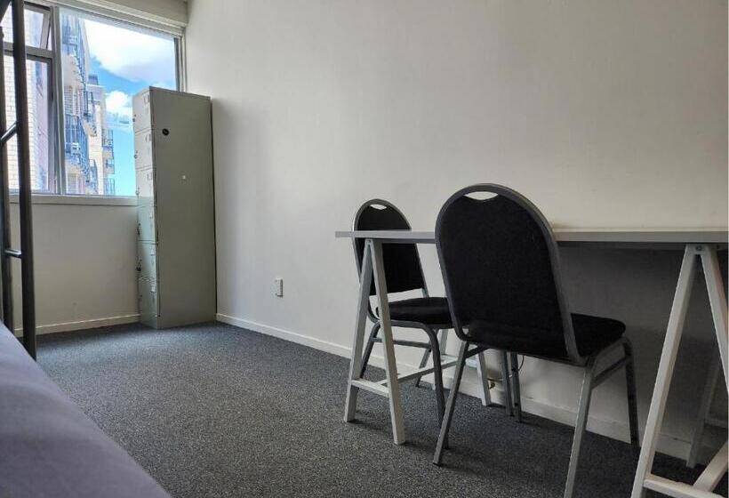 ルームシェアのワンベッド, Newton Lodge Auckland
