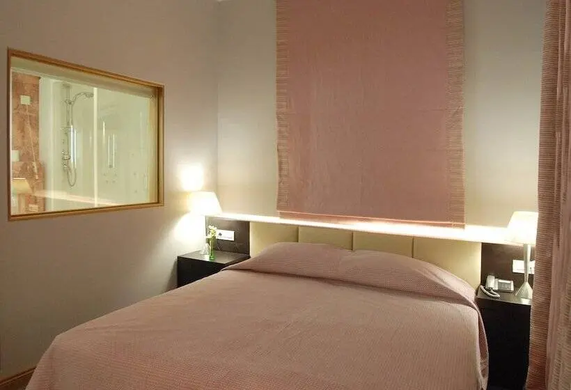 Standard Kolmen Hengen Huone, Palladion Boutique