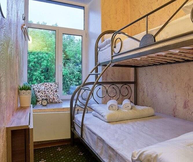 חדר סטנדרט לשלושה, Winterfell Baumanskaya