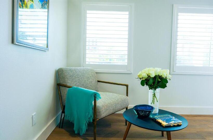 جناح سرير كينج, Ivory Sands Beach Suites