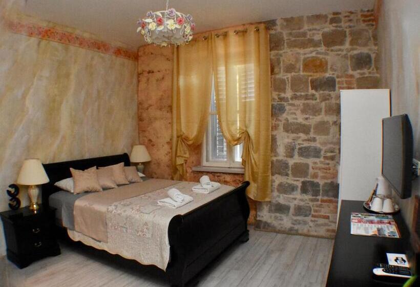 חדר סופריור, Pietra Rossa