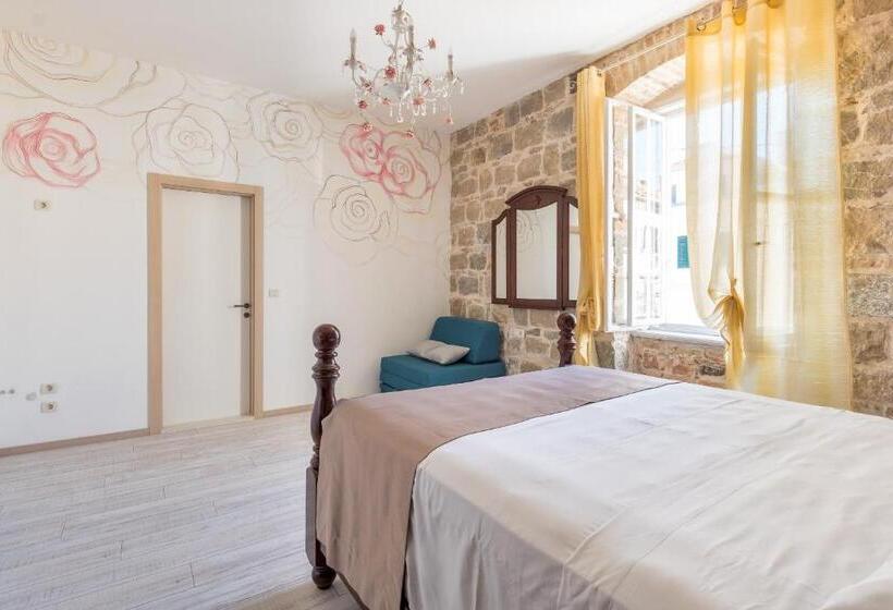 חדר סופריור, Pietra Rossa