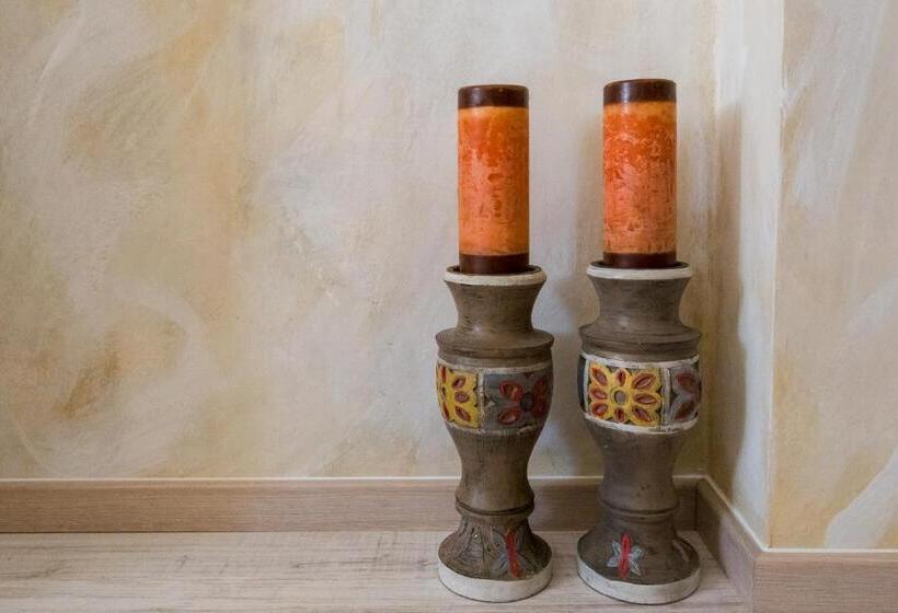 חדר סופריור, Pietra Rossa