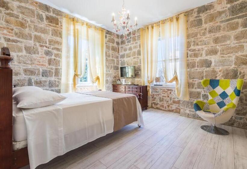 חדר דלוקס נוף לעיר, Pietra Rossa