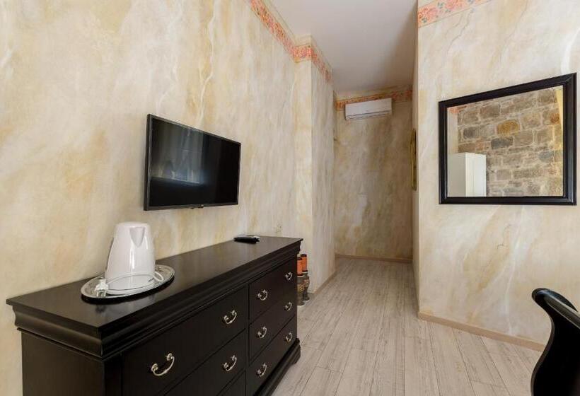 חדר דלוקס נוף לעיר, Pietra Rossa