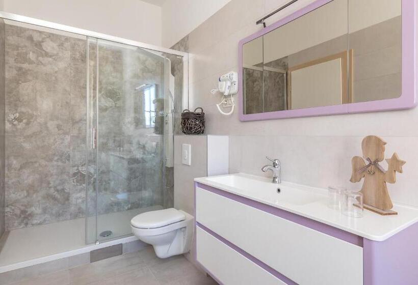 חדר סופריור, Pietra Rossa