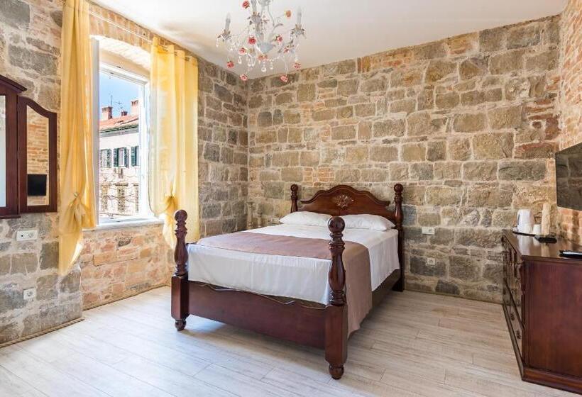 חדר סופריור, Pietra Rossa