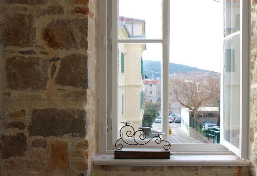 חדר דלוקס נוף לעיר, Pietra Rossa