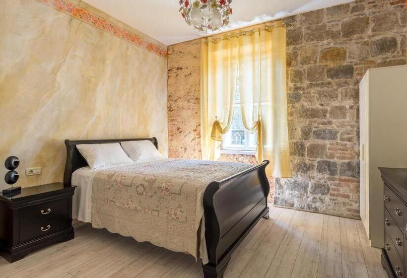 חדר דלוקס נוף לעיר, Pietra Rossa