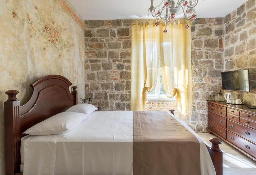 חדר סופריור, Pietra Rossa