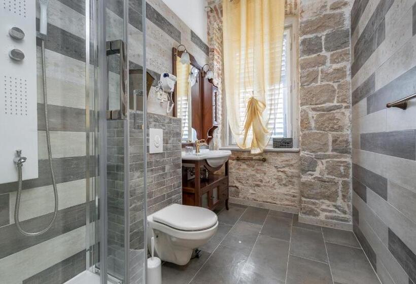 חדר סופריור, Pietra Rossa