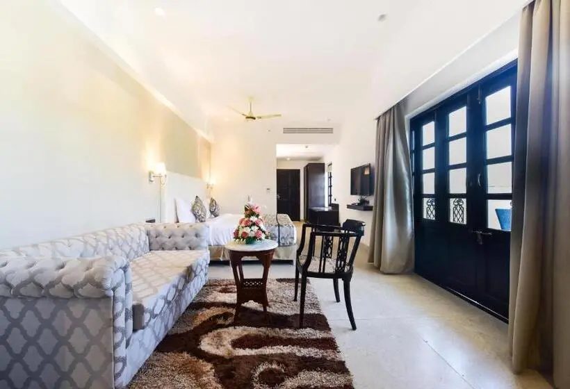 سوییت جونیور, Silver Sands Serenity