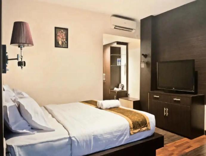 اتاق سوپریور, Stefani Makati