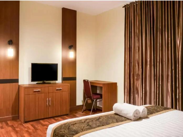 اتاق لوکس, Stefani Makati