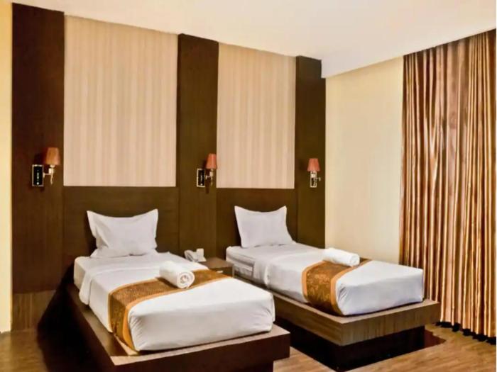 اتاق لوکس, Stefani Makati