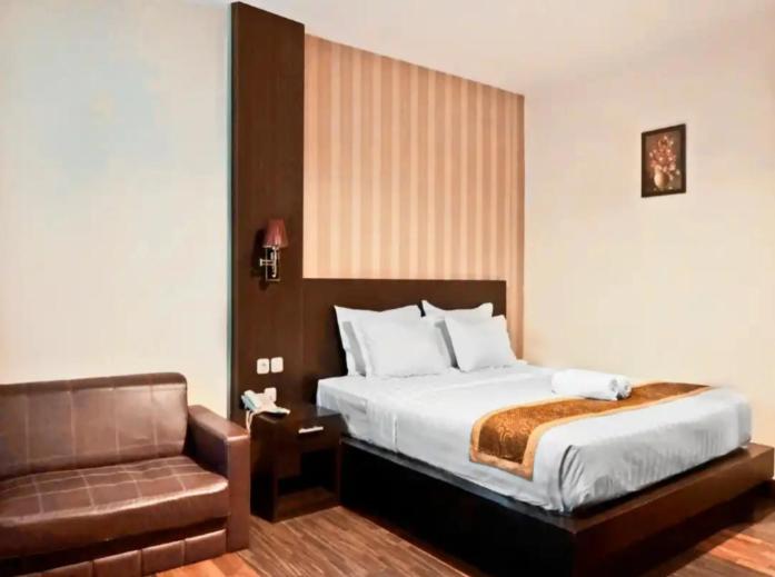 سوییت, Stefani Makati