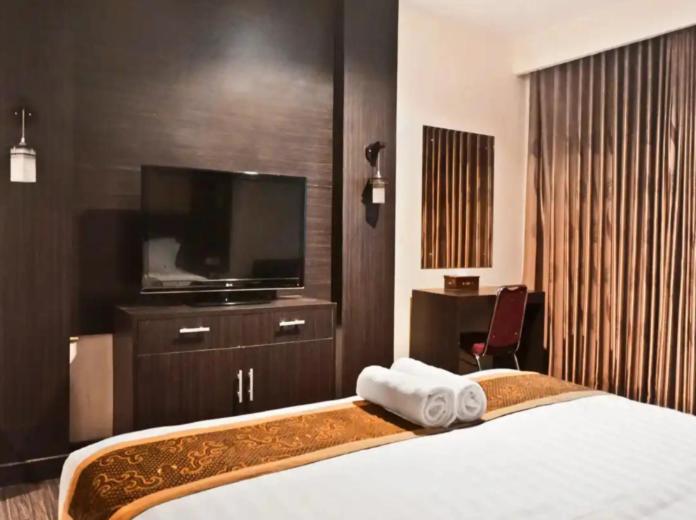 سوییت, Stefani Makati