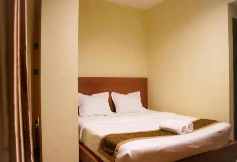 اتاق اکونومی, Stefani Makati