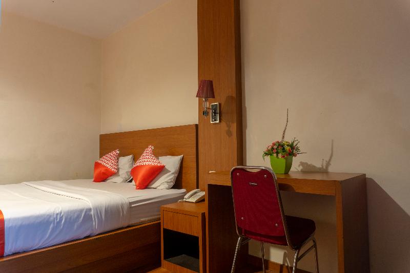 اتاق لوکس, Stefani Makati